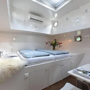 Houseboat Volle Maan Alojamento de Acomodação e Pequeno-almoço